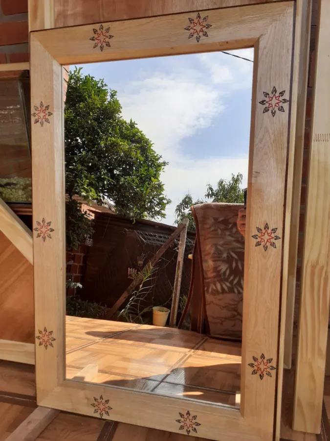 Espejo artesanal en madera