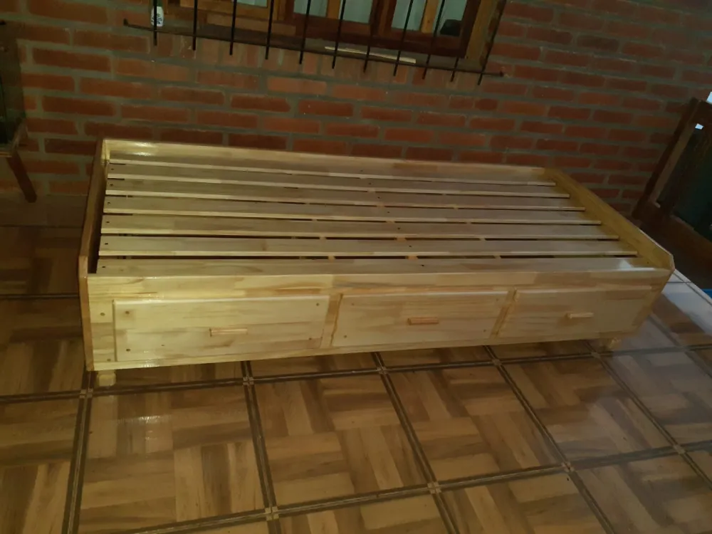 Mueble de madera terminado