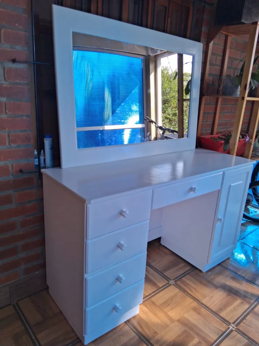 Pieza de mobiliario artesanal de Artesanías Ariel