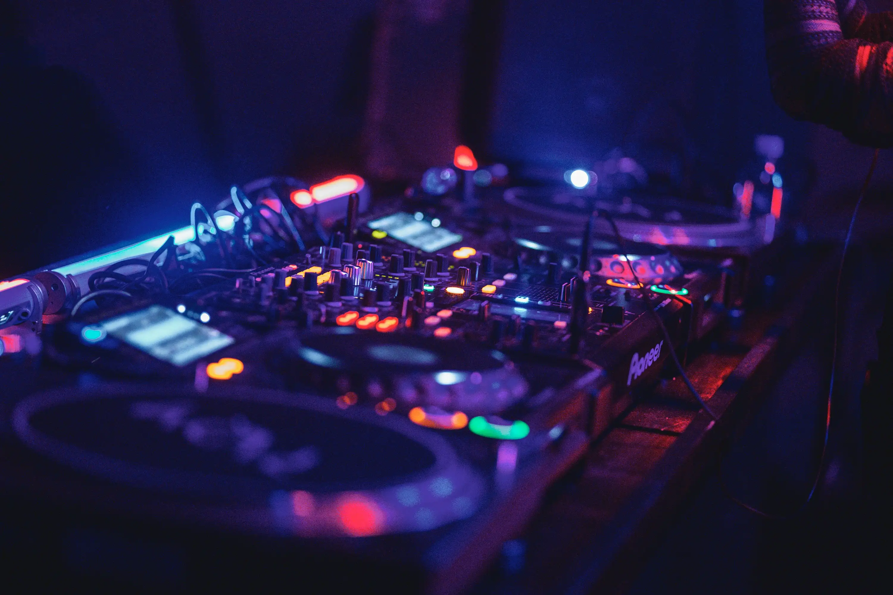 Consola DJ de Pity Romero — equipamiento profesional